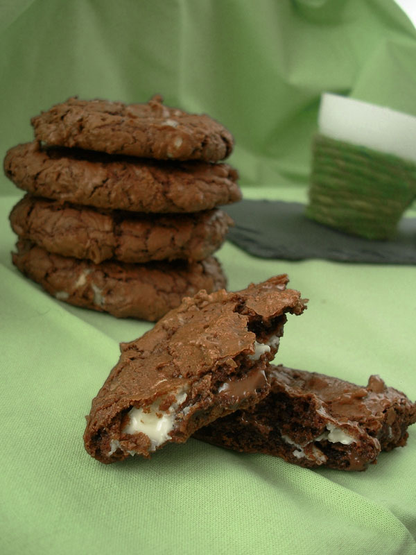Knusprig, weiche Triple Chocolate Cookies - Flockelicious
