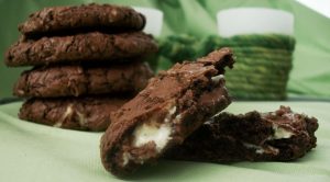 Knusprig, weiche Triple-Chocolate-Cookies - Flockelicious