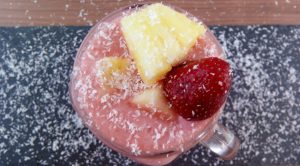Erdbeer-Ananas-Smoothie mit Kokosmilch - Flockelicious
