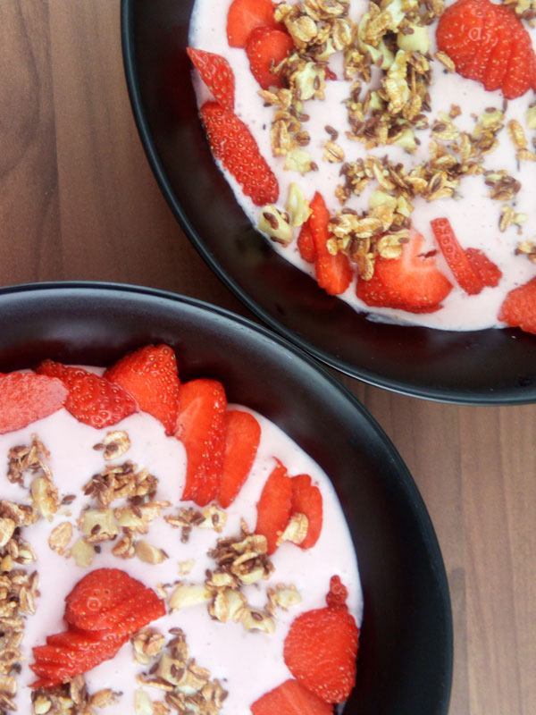 Erdbeer-joghurt mit Cashew-Crunch - Flockelicious