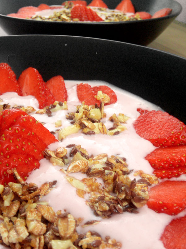 Erdbeer-joghurt mit Cashew-Crunch - Flockelicious